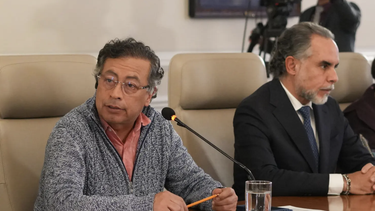 Petro critica suspensión de Chevron en Venezuela mientras Colombia enfrenta crisis interna