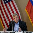 Senador de EEUU se reúne con Maduro; pide elecciones justas