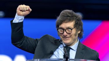 Archivo - El presidente de Argentina, Javier Milei, habla durante la Conferencia de Acción Política Conservadora, CPAC 2024, en el National Harbor, en Oxon Hill, Maryland, el 24 de febrero de 2024. Milei afirmó el miércoles 13 de noviembre de 2024 que confía en cerrar un tratado de libre comercio con Estados Unidos tras el reciente triunfo de Donald Trump en las elecciones presidenciales de ese país, dado la sintonía ideológica entre ambos. (Foto AP/José Luis Magana, Archivo)