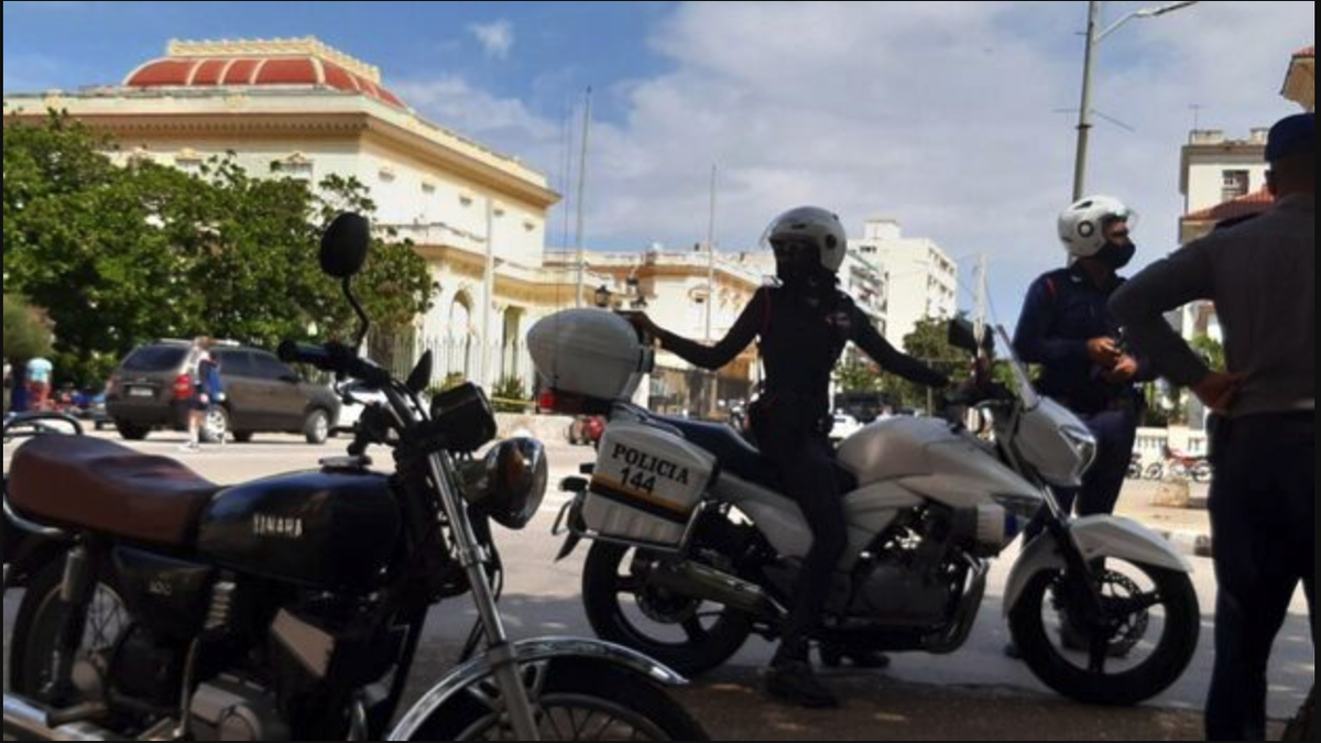 La Policía cubana detiene a un hombre que asaltaba gasolineras en La ...