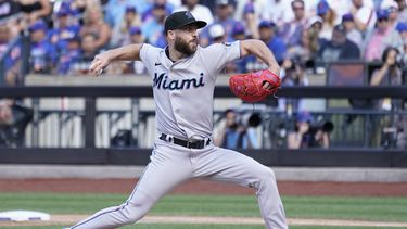 Alcántara lanza otra joya y Marlins vence a Mets 2-0 en 10