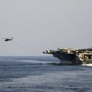 ARCHIVO - El portaaviones USS Dwight D. Eisenhower y otros buques de guerra cruzan el Estrecho de Ormuz hacia el Golfo Pérsico el domingo 26 de noviembre de 2023. (Técnico de Información de Segunda Clase Ruskin Naval/U.S. Navy vía AP, archivo) ARCHIVO - El portaaviones USS Dwight D. Eisenhower y otros buques de guerra cruzan el Estrecho de Ormuz hacia el Golfo Pérsico el domingo 26 de noviembre de 2023. (Técnico de Información de Segunda Clase Ruskin Naval/U.S. Navy vía AP, archivo)