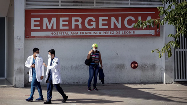 el numero de quirofanos activos se redujo a la mitad en venezuela