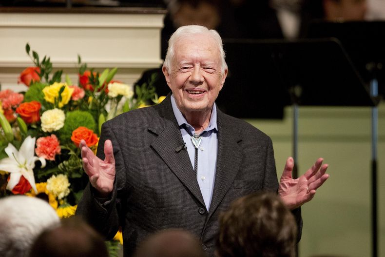 ARCHIVO - El expresidente Jimmy Carter da clases de escuela dominical en la Iglesia Bautista Maranatha en su ciudad natal de Plains, Georgia, el 23 de agosto de 2015. (Foto AP/David Goldman, File)