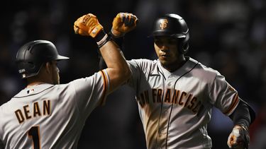 Gigantes ganan a Cachorros con jonrones de Estrada y Flores