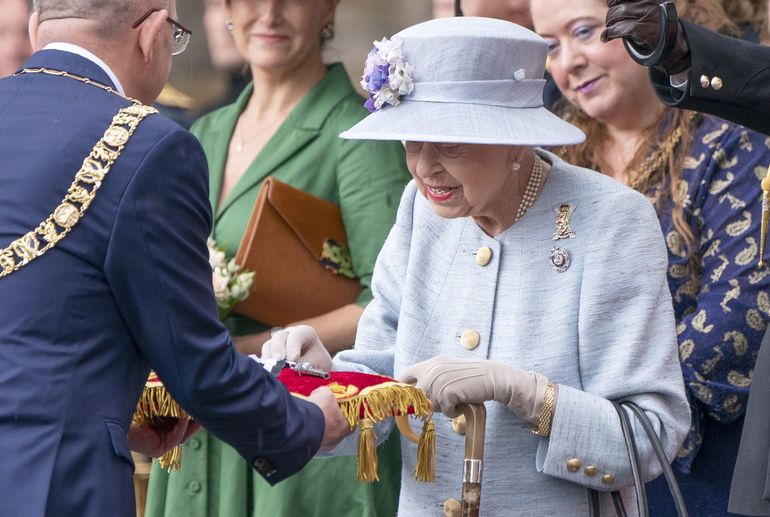 Reina Isabel II viaja a Escocia para semana de eventos