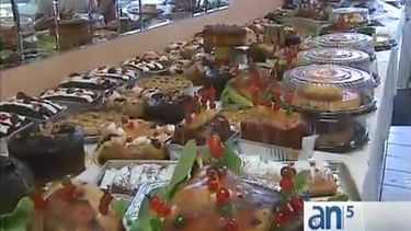 americateve | Para los venezolanos en Miami no pueden faltar las hallacas, el pan de jamón y un buen ponche crema en esta navidad.