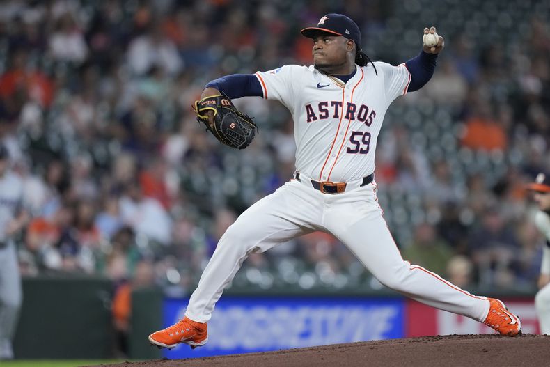 El dominicano Framber Valdez, de los Astros de Houston, labora en su apertura del miércoles 10 de julio de 2024 ante los Marlins de Miami (AP Foto/Kevin M. Cox)