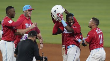 Sánchez se sacrifica en la 9na; Marlins vencen a Gigantes