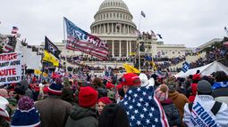 El asalto al Capitolio por seguidores del presidente Donald Trump en Washington el 6 de enero del 2021. (AP foto/Jose Luis Magana)