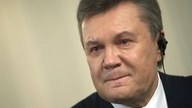 americateve | Presidente ucraniano derrocado Viktor Yanukovich habla con la Associated Press en Rostov, Rusia, mi&eacute;rcoles 2 de abril de 2014. En su primera entrevista desde que sali&oacute; de Ucrania, Yanukovich calific&oacute; de "tragedia" la anexi&o