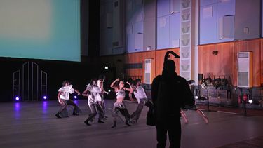 Bailarines ensayan en el Studio One de Abbey Road en Londres el jueves 27 de marzo de 2025. (Foto AP/Kin Cheung)