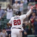 Ozuna y Riley encienden ataque que da triunfo a Bravos