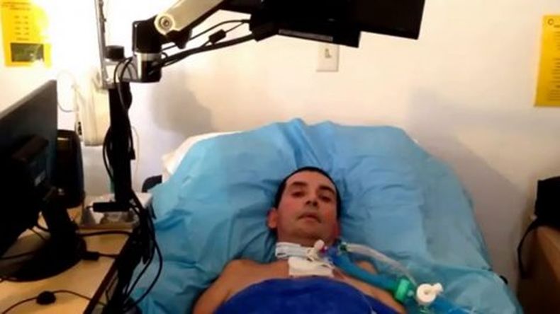 El puertorriqueño Juan Sepúlveda Laracuente, que está en un hospital sin poder hablar ni moverse, aceptó que le tiren un baldazo de agua congelada