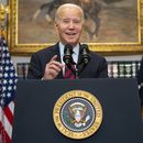 El presidente estadounidense Joe Biden esboza una nueva ronda de condonación de préstamos federales a estudiantes en la Sala Roosevelt de la Casa Blanca, Washington, el miércoles 4 de octubre de 2023. (AP Foto/Evan Vucci)