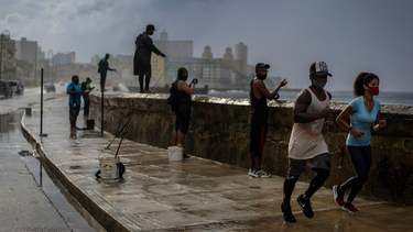 video: eta deja fuertes lluvias e inundaciones en cuba