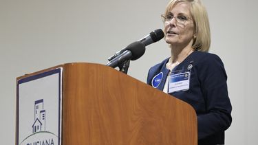 Nancy Landry, candidata a secretaria de estado de Luisiana, habla durante un acto de la Asociación de Luisiana de Bienes Raíces en Shreveport, Luisiana, en el Centro de Convenciones de Shreveport, el martes 19 de septiembre de 2023. A partir de enero, el Partido Republicano controlará todos los cargos electos del estado de Luisiana, después de que los republicanas se impusieran el sábado en tres votaciones de segunda vuelta a fiscal general, secretaria de estado y tesorero. (Jill Pickett/The Advocate via AP)