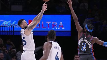 Reid anota 28 puntos y Timberwolves ganan al Thunder