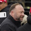Panel del 6 de enero cita a Alex Jones y Roger Stone
