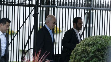 Biden recurre a Obama para promover inscripción al Obamacare