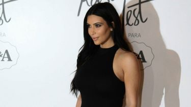 foto: kim kardashian mostro su escote en instagram