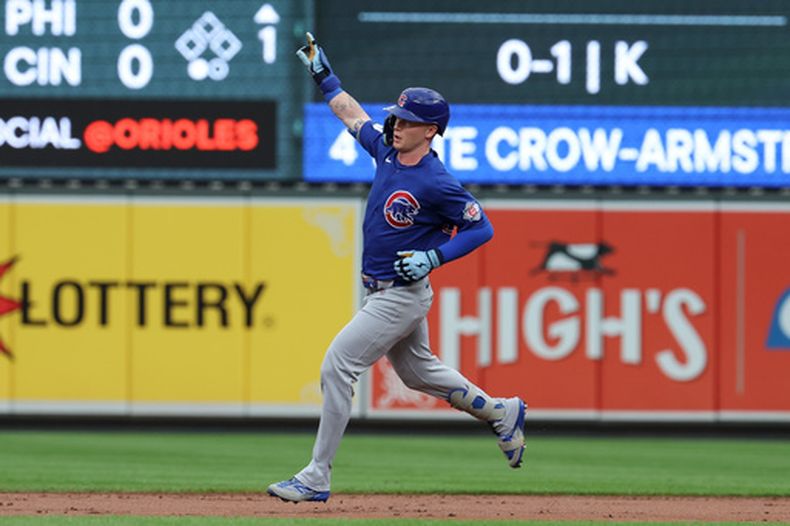 Pete Crow-Armstrong, de los Cachorros de Chicago, corre las bases después de batear un cuadrangular contra el lanzador de los Orioles de Baltimore, Dean Kremer, durante la tercera entrada del juego de béisbol de Grandes Ligas del miércoles 8 de julio de 2026, en Baltimore. (AP Foto/Terrance Williams)