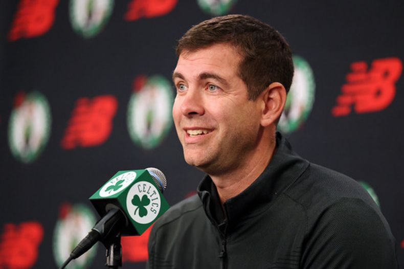 ARCHIVO - Foto del 29 de septiembre del 2026, el presidente de operaciones de los Celtics de Boston Brad Stevens en conferencia de prensa en el día de medios. (AP Foto/Michael Dwyer, Archivo)