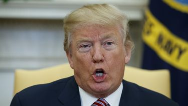 La Casa Blanca cierra filas tras renuncia de colaborador
