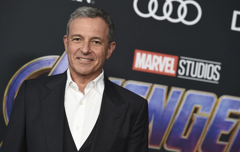 ARCHIVO - El CEO de Disney, Bob Iger, llega al estreno de la cinta Avengers: Endgame en el Centro de Convenciones de Los Ángeles, el lunes 22 de abril de 2019. (Foto de Jordan Strauss/Invision/AP, archivo)
