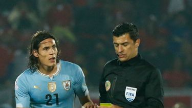 arbitro criticado por martino dirigira argentina-paraguay