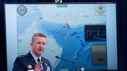 El presidente del Estado Mayor Conjunto de Estados Unidos, general Dan Caine, le habla a la prensa en el Pentágono en Washington el 16 de abril del 2026. (AP foto/Kevin Wolf) El presidente del Estado Mayor Conjunto de Estados Unidos, general Dan Caine, le habla a la prensa en el Pentágono en Washington el 16 de abril del 2026. (AP foto/Kevin Wolf)