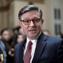 El presidente de la Cámara de a Representantes, Mike Johnson, republicano por Luisiana, habla con periodistas, el 12 de enero de 2024, en el Capitolio, en Washington. (Foto AP/J. Scott Applewhite, Archivo)