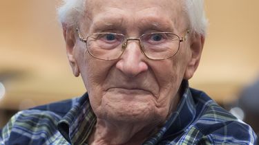 piden absolucion para acusado nazi de 94 anos