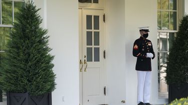 Casa Blanca descarta que Trump pueda transmitir coronavirus