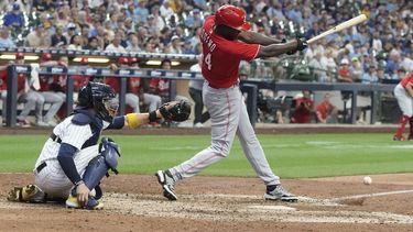 Fallas del bullpen y error condenan a Cerveceros ante Rojos