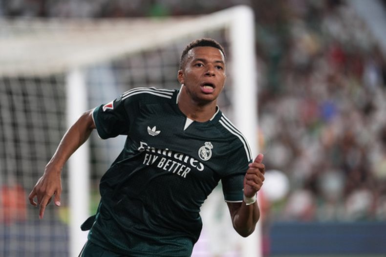 Kylian Mbappé del Real Madrid durante el partido contra Elche en La Liga de España, el martes 15 de septiembre de 2026. (AP Foto/Alberto Saiz)