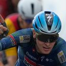 El belga Tim Merlier celebra al cruzar la meta tras ganar la 12ma etapa del Tour de Francia en Chalon-sur-Saone, el jueves 16 de julio del 2026. (AP Foto/Mosaab Elshamy)