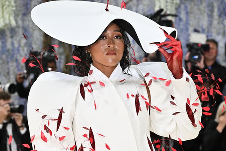 Naomi Osaka llega a la gala del Museo Metropolitano de Arte, el lunes 4 de mayo de 2026, en Nueva York. (Foto de Evan Agostini/Invision/AP)