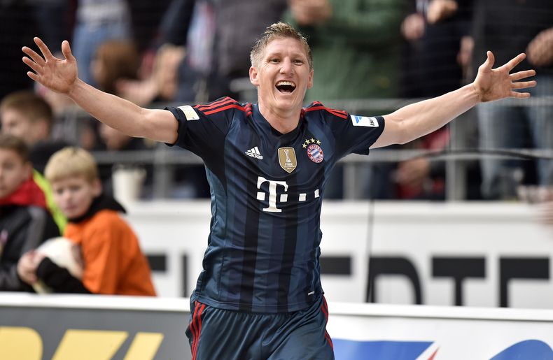 El jugador de Bayern Munich, Bastian Schweinsteiger, festeja un gol contra Mainz en la Bundesliga el s&aacute;bado, 22 de marzo de 2014, en Mainz, Alemania. (AP Photo/Martin Meissner)