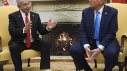 ARCHIVO - El presidente Donald Trump se reúne con el primer ministro de Israel, Benjamin Netanyahu, en el Despacho Oval de la Casa Blanca, el 4 de febrero de 2025, en Washington. (AP foto/Evan Vucci, archivo)