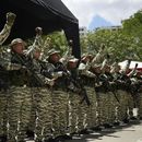 Miembros de la Milicia Nacional Bolivariana vitorean al unísono durante ejercicios militares en Caracas, Venezuela, el sábado 20 de septiembre de 2025. (Foto AP/Ariana Cubillos)
