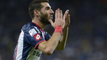americateve | Ignacio Piatti de San Lorenzo de Argentina celebra tras marcar el gol de su equipo en el empate 1-1 con Cruzeiro de Brasil en los cuartos de final de la Copa Libertadores el mi&eacute;rcoles 14 de mayo de 2014. (AP Foto/Eugenio Savio)