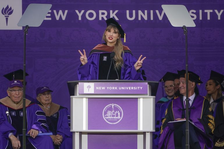 Taylor Swift recibe doctorado honorario de NYU