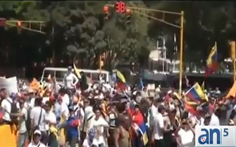 Este fin de semana la oposición volvió a desbordar las calles, y se siguieron sumando muertes a la lamentable lista que hoy ascendió a 36, incluyendo el asesinato de una mujer embarazada.