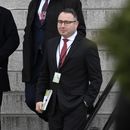 Testigo en juicio político demanda al hijo de Trump
