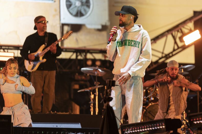 El cantante puertorriqueño Jay Wheeler durante su concierto en el Coca-Cola Flow Fest en la Ciudad de México el domingo 24 de noviembre de 2024. (Foto AP/Félix Márquez)