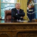 Tras un mar de críticas, Trump reconoce servicios de McCain