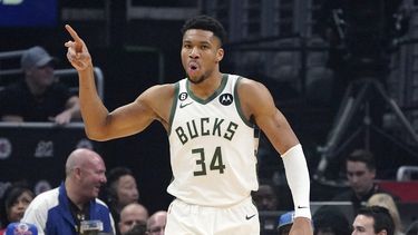 Bucks superan a Clippers 119-106 y encadenan 10mo triunfo