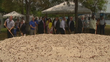 anuncian proyecto de construccion de un malecon en el rio de miami
