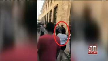 Imágenes de policías en Cuba agrediendo a chofer de Bicitaxi
